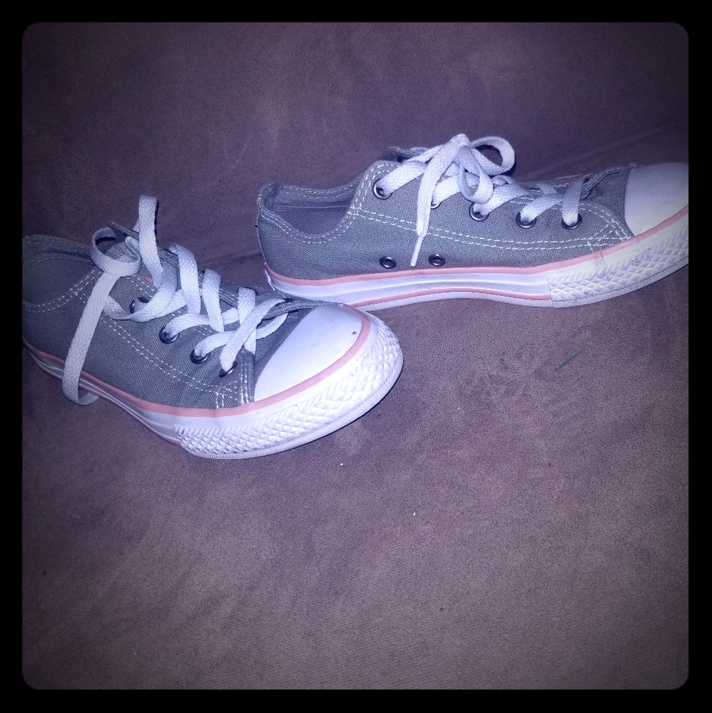 Converse tennis shoes